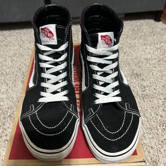 Vans Shoes - classic sk8 high high top vans 🖤